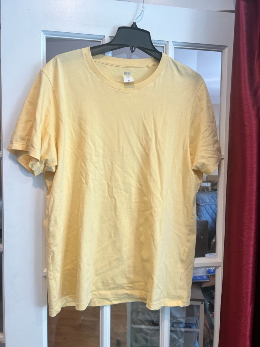 Uniqlo Men's Short Sleeve Crew Tee in Light Yellow